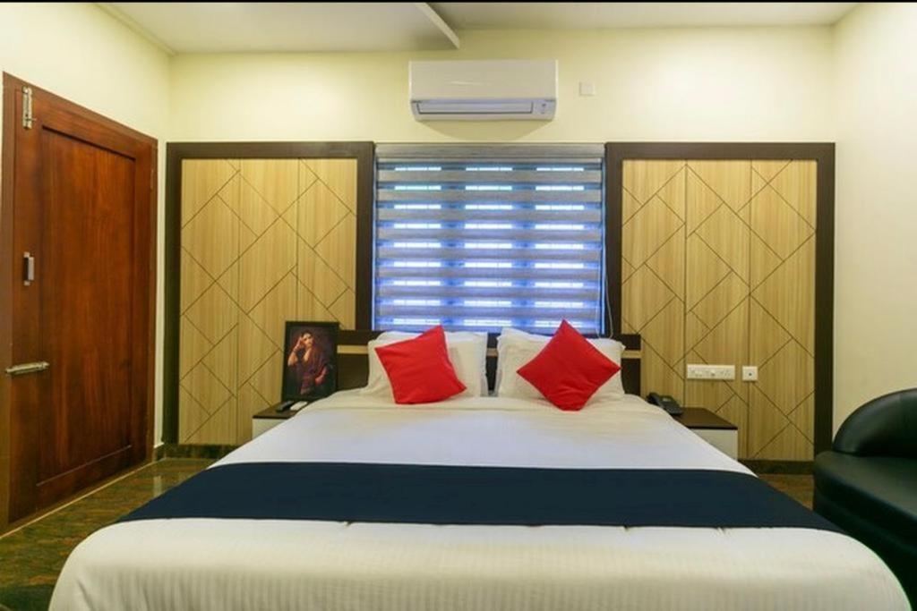 Thenmala Hormuz Inn Kolattupuzha Esterno foto
