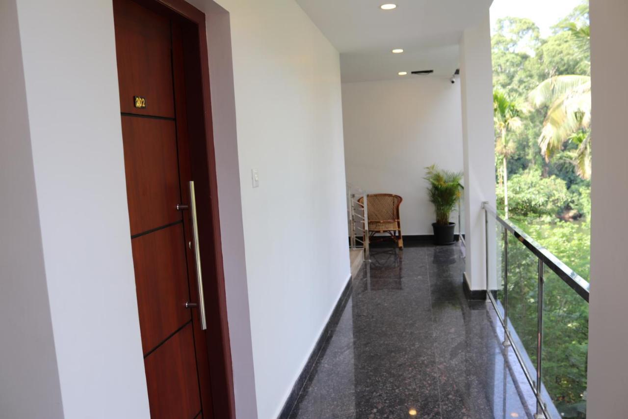 Thenmala Hormuz Inn Kolattupuzha Esterno foto